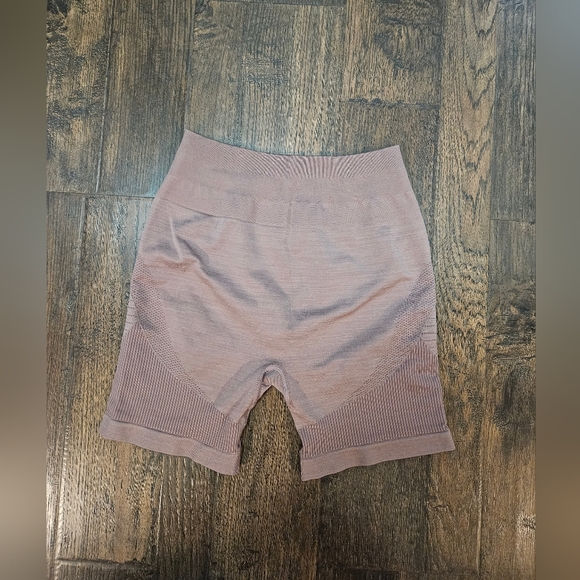 Alphalete Ozone Biker Shorts - Picture 3 of 6